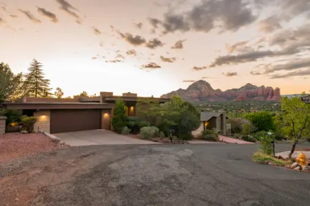 dyc1xexxuypftoazfphw